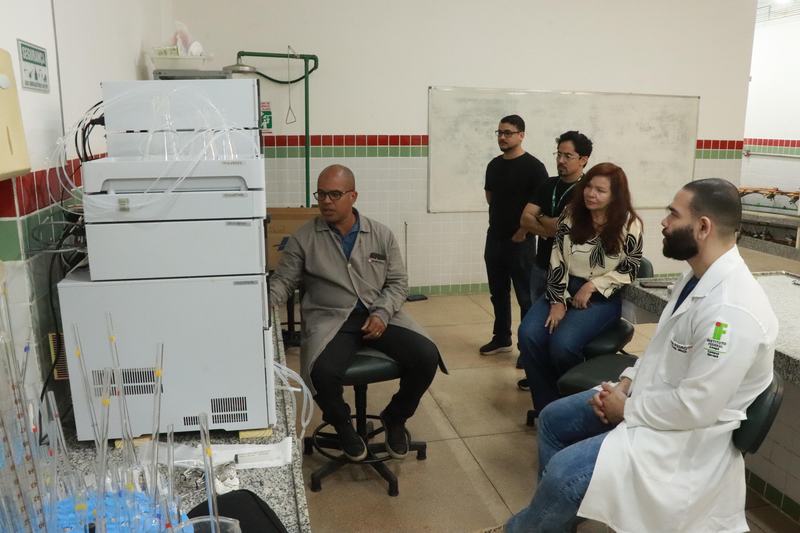 Docentes e técnicos de laboratório participaram do treinamento de 12h/a para operação do HPLC