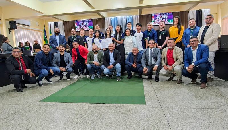 Estudantes Recebem Moção De Aplausos
